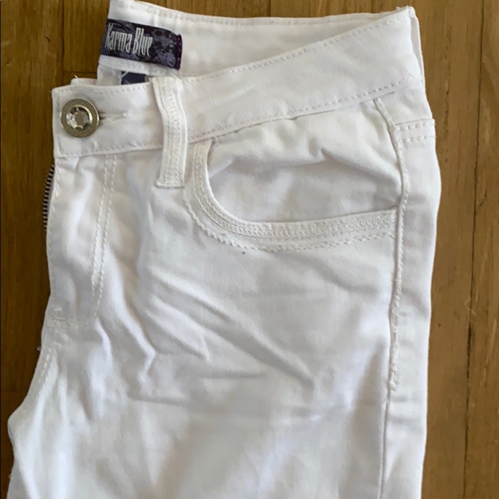 Women’s Capris (White) - Picture 7 of 7